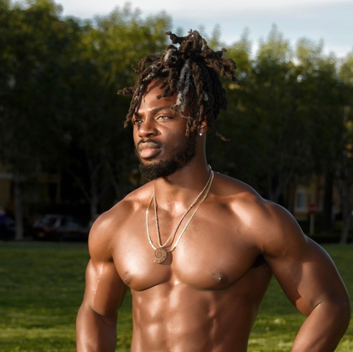 Osazee Shirtless